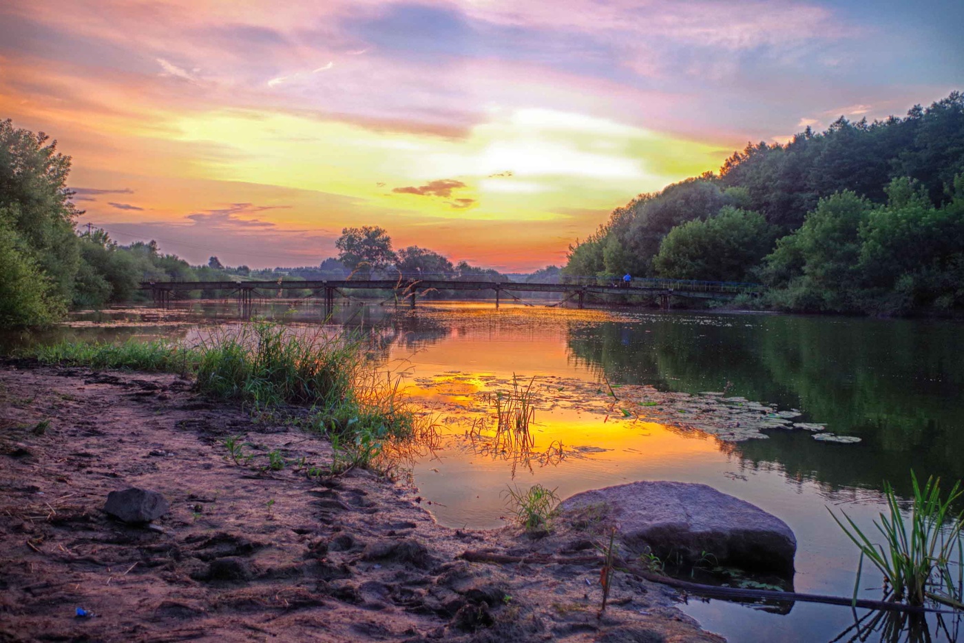 Sonnenaufgang auf dem Fluss