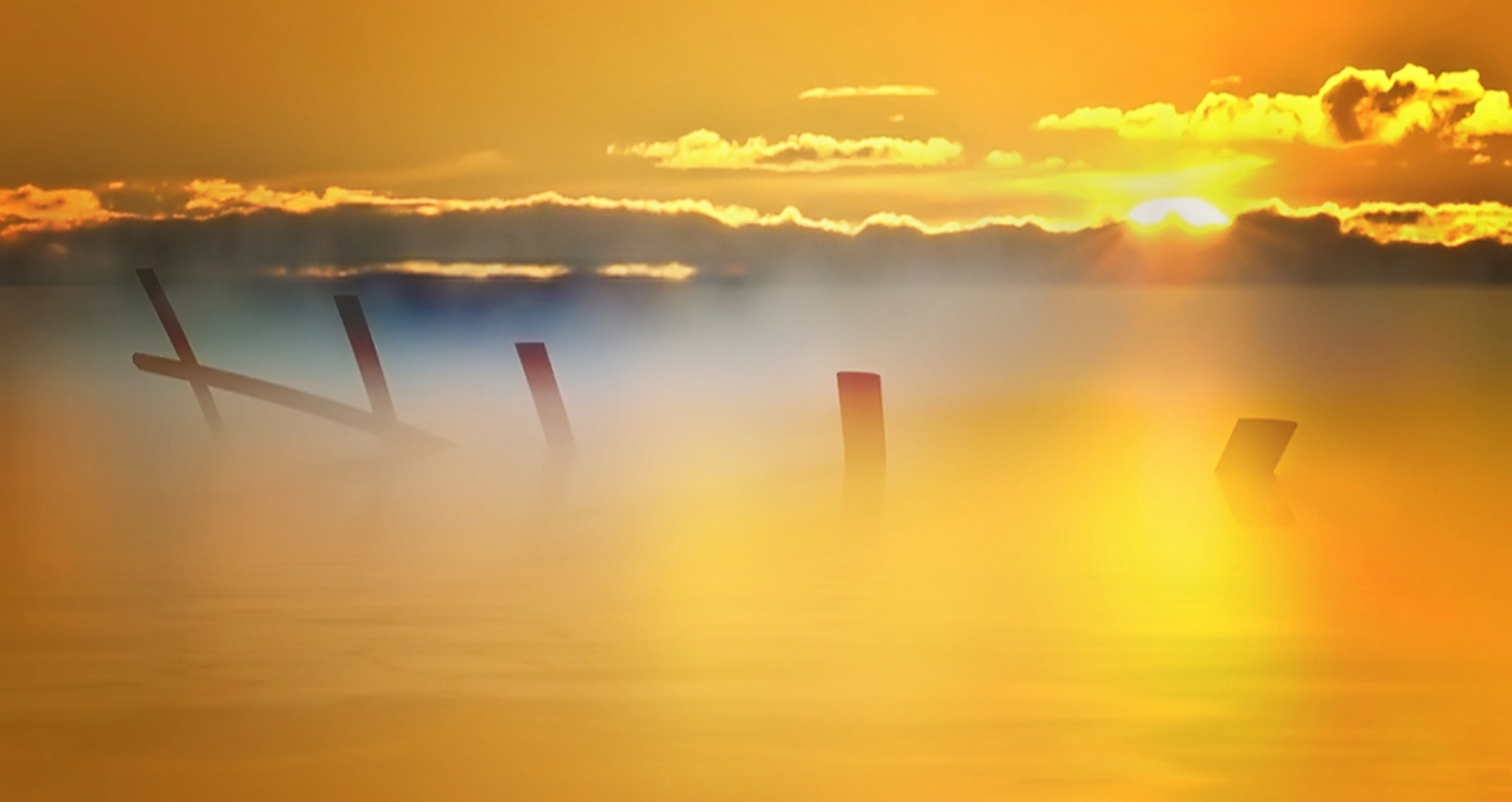 Sonnenaufgang über dem Fluss