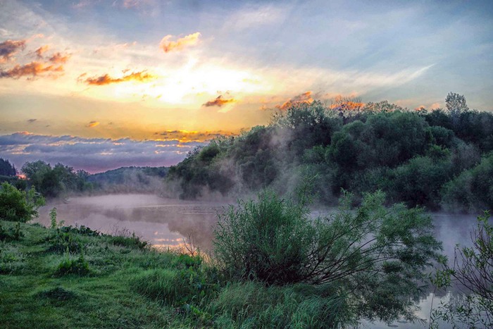 Sonnenaufgang auf dem Fluss