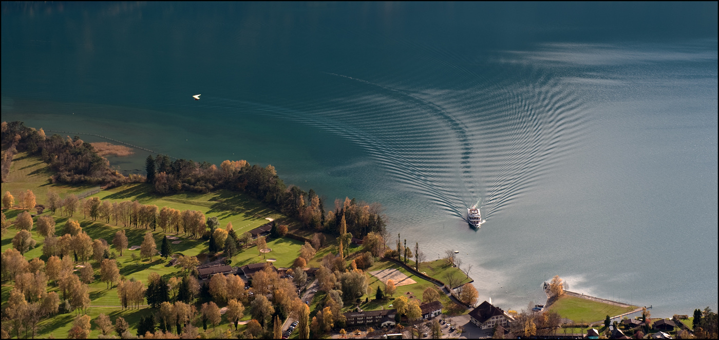 Drachenflieger und Passagierschiff