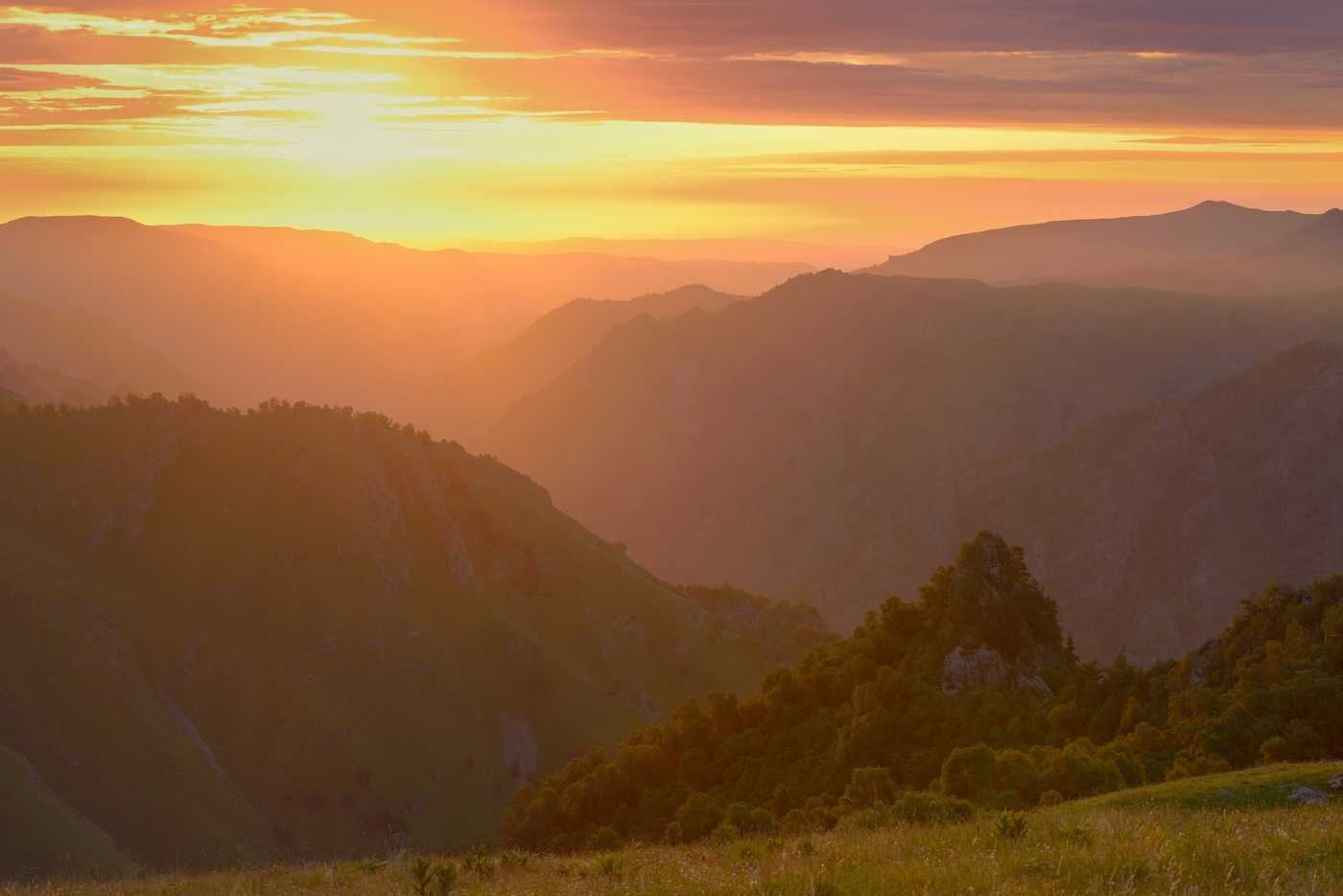 Morgendämmerung in den Bergen