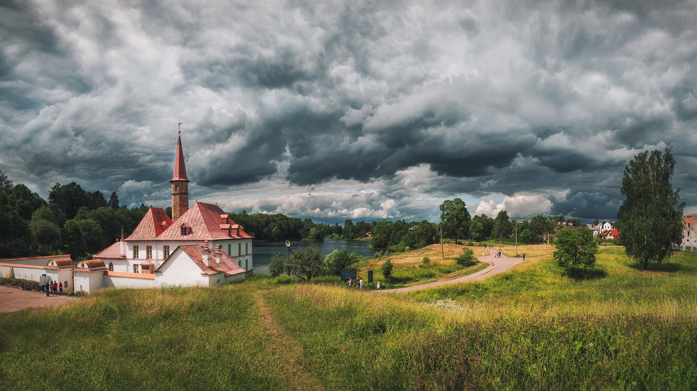 Before the rain, a summer panorama with the Priory Palace. Gatchina.