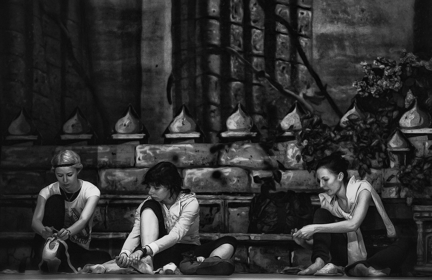 Drei Mädchen unter dem Fenster ...