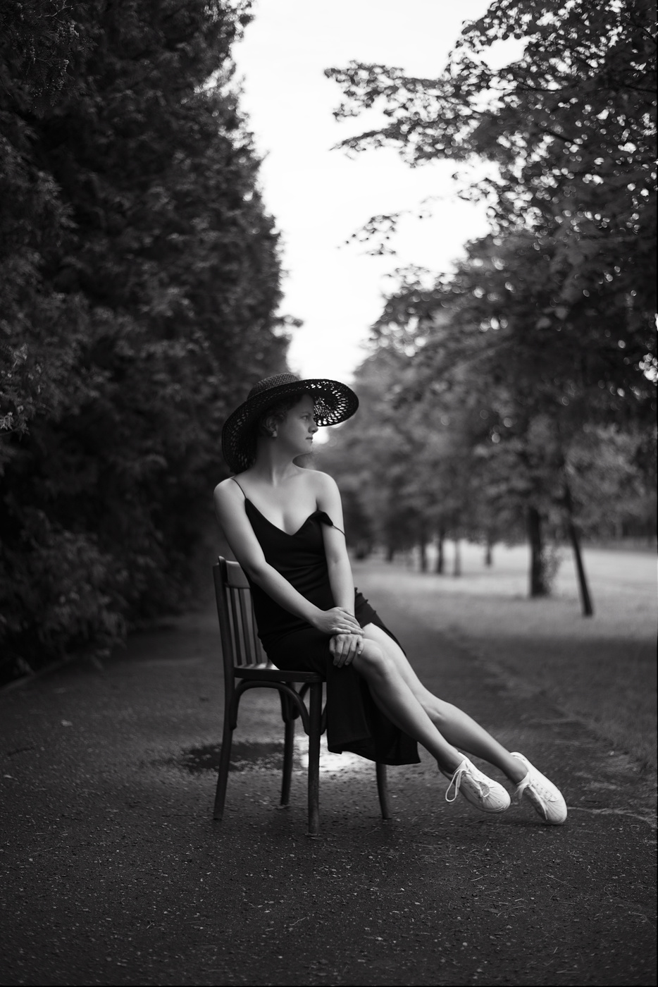 Mädchen im schwarzen