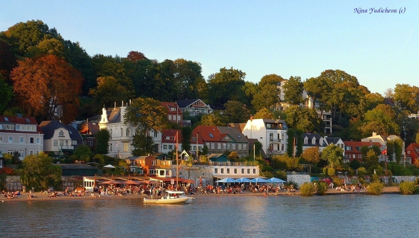 Strand an der Elbe in Hamburg