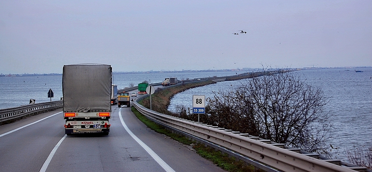 auf der anderen Seite