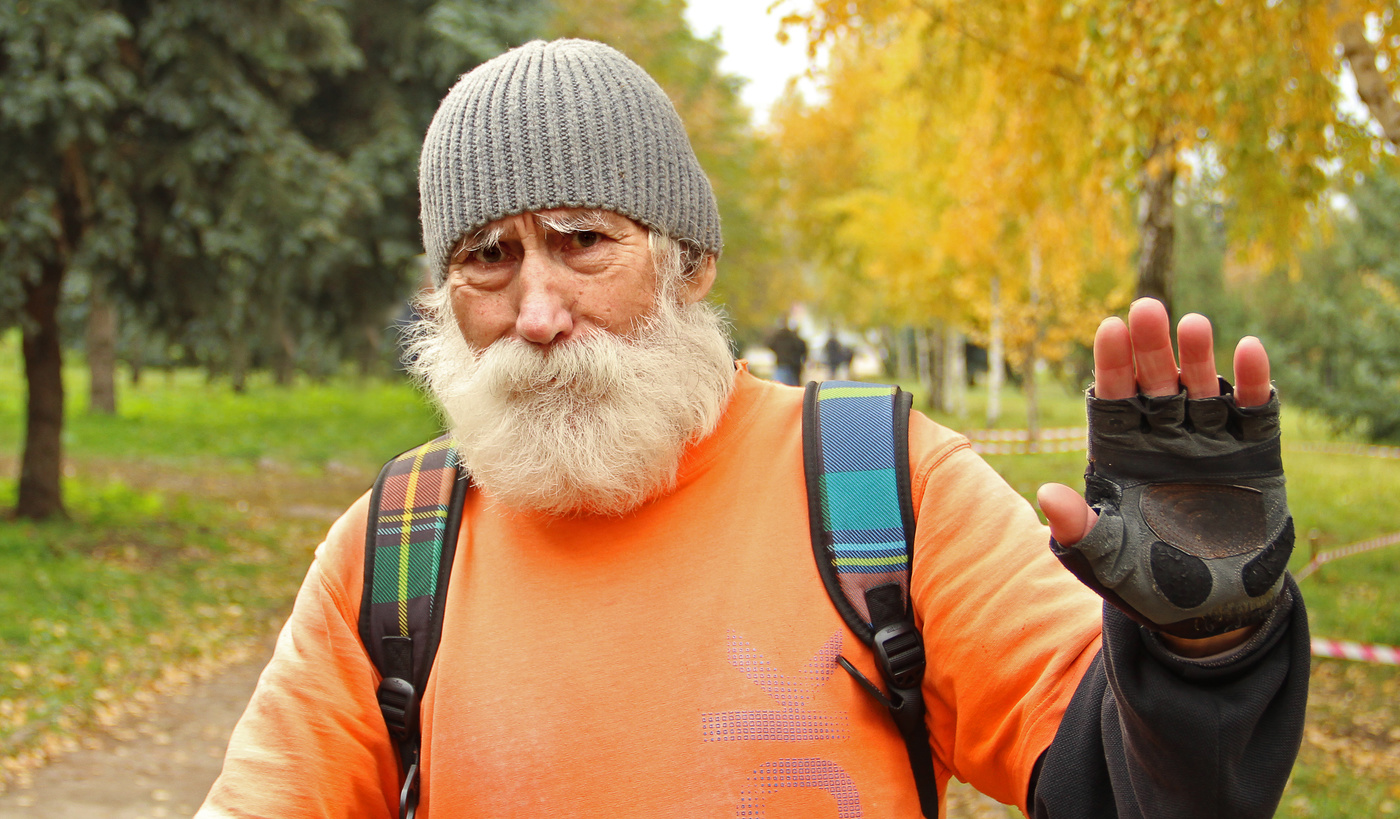 Der Planet dreht, während der Jura Pedale