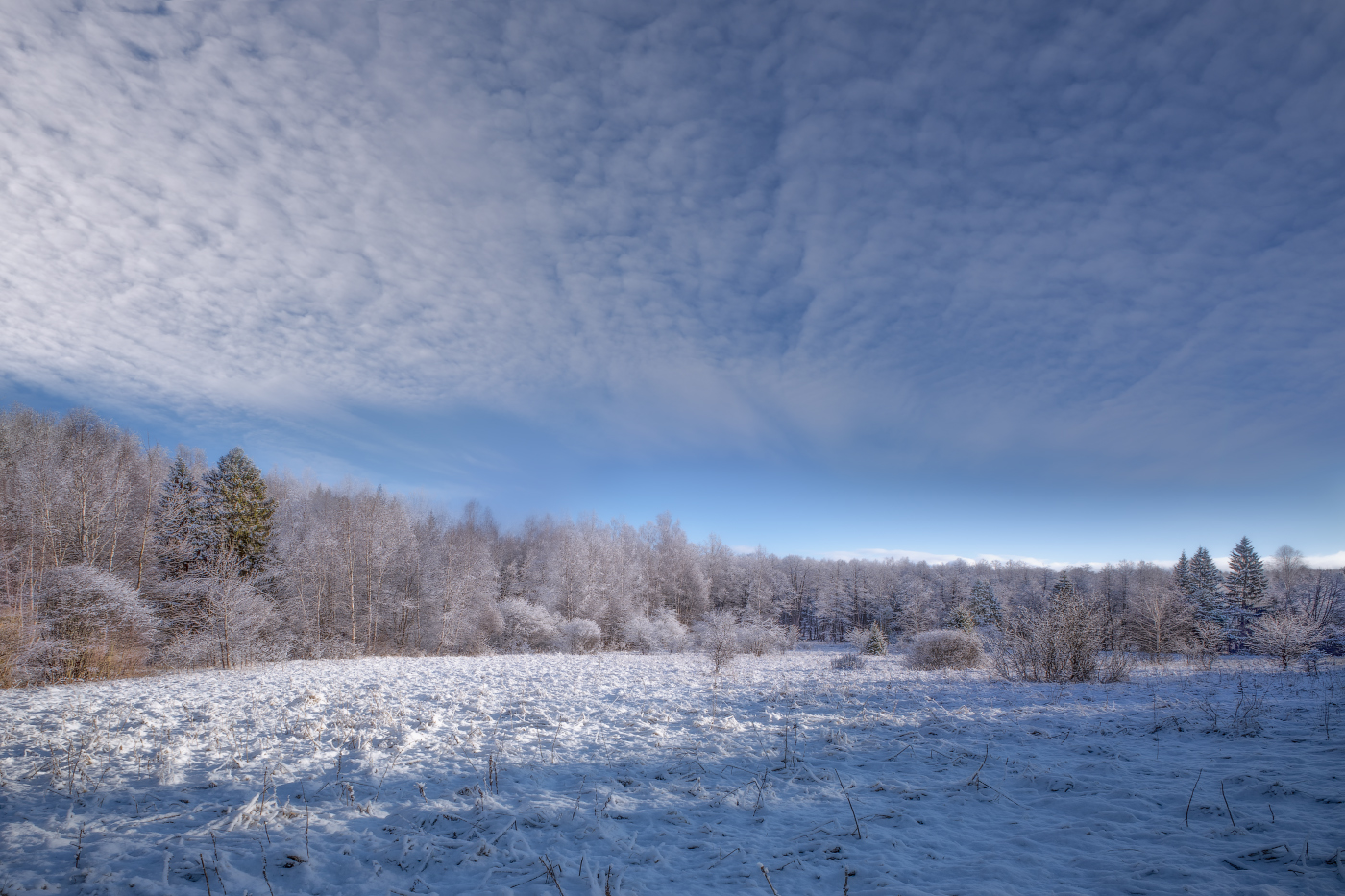 Sonnenaufgang über dem Fluss