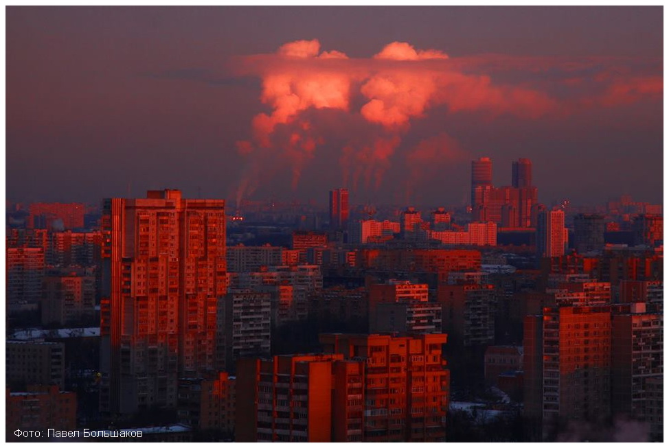 Sonnenaufgang über dem Fluss