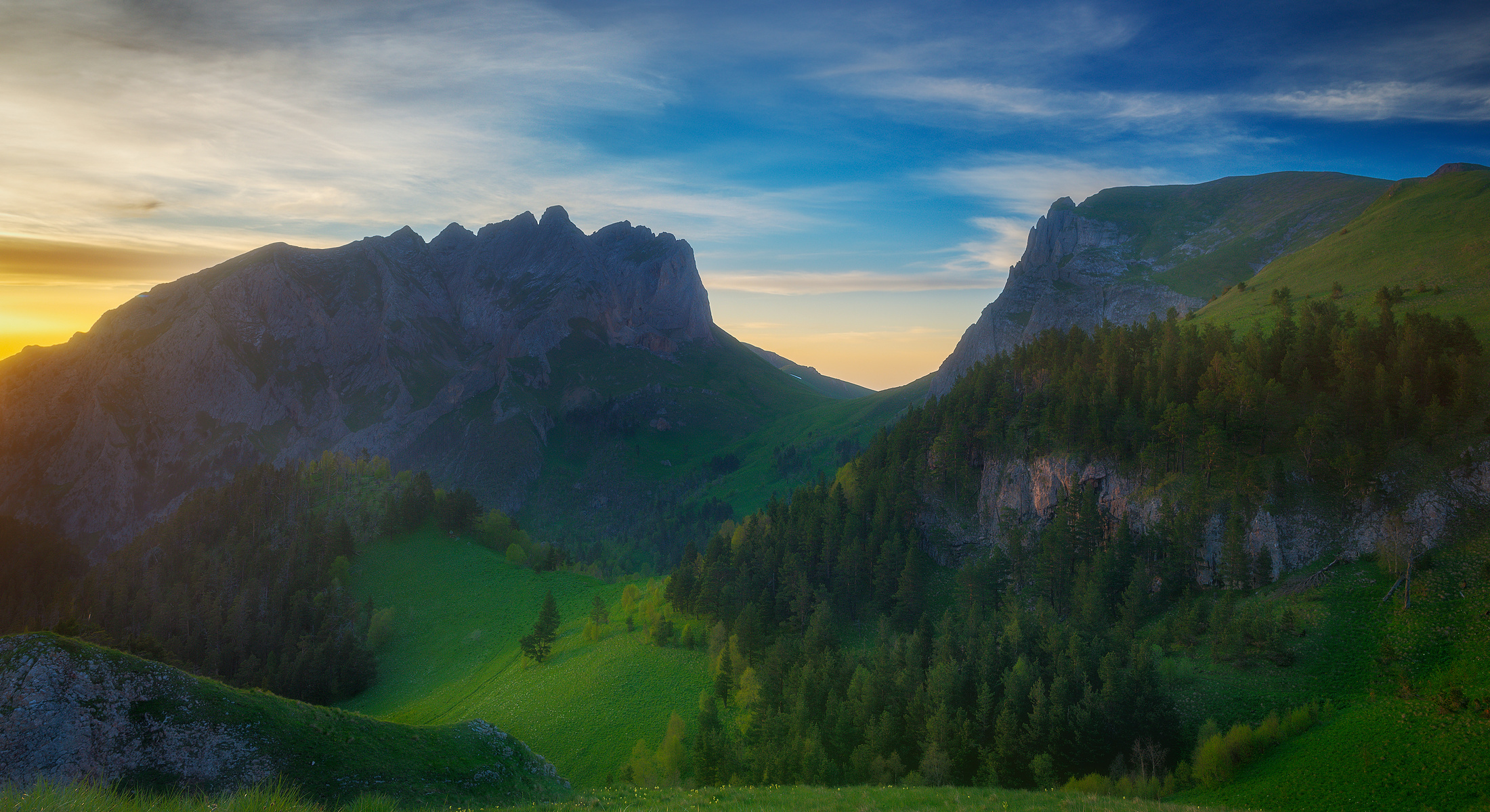 Sonnenuntergang in den Bergen