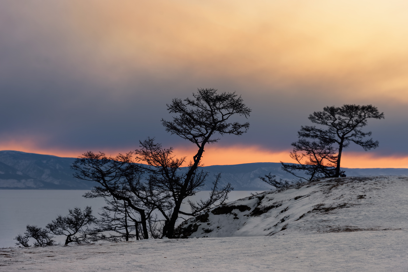 Am Ufer des Baikalsees