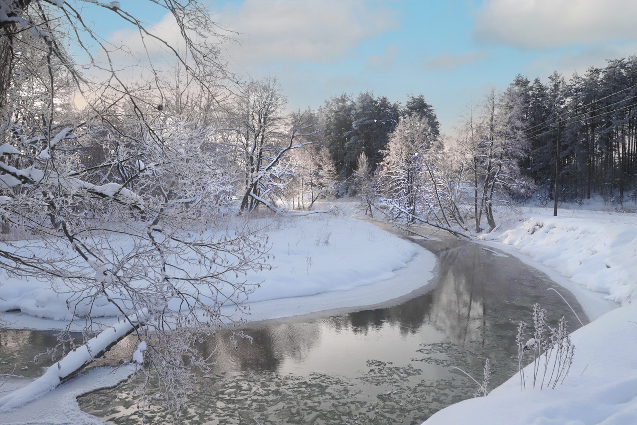 Sonnenaufgang über dem Fluss