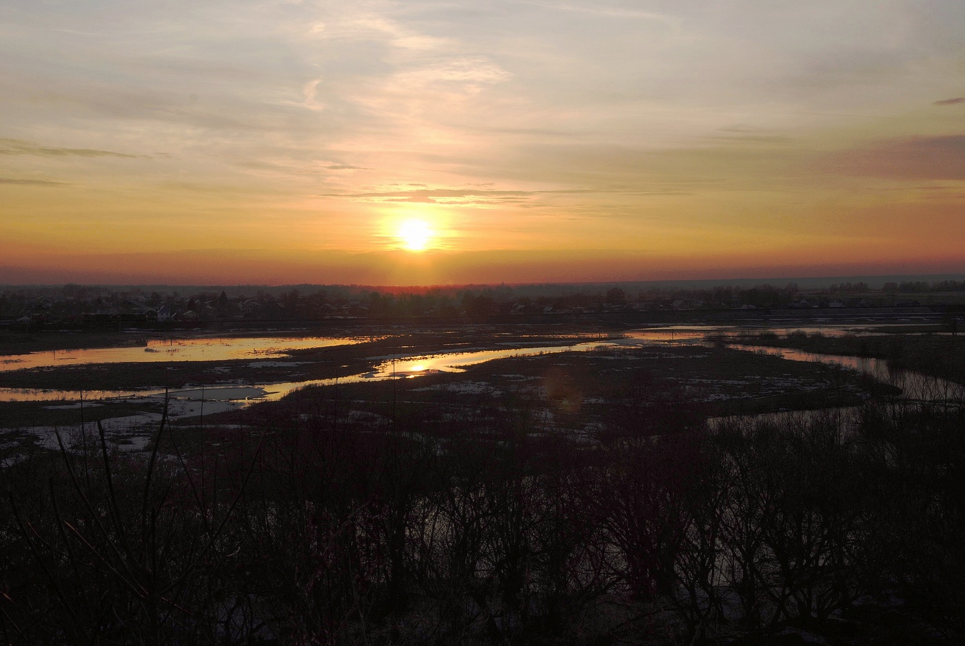 Sonnenuntergang bei Hochwasser