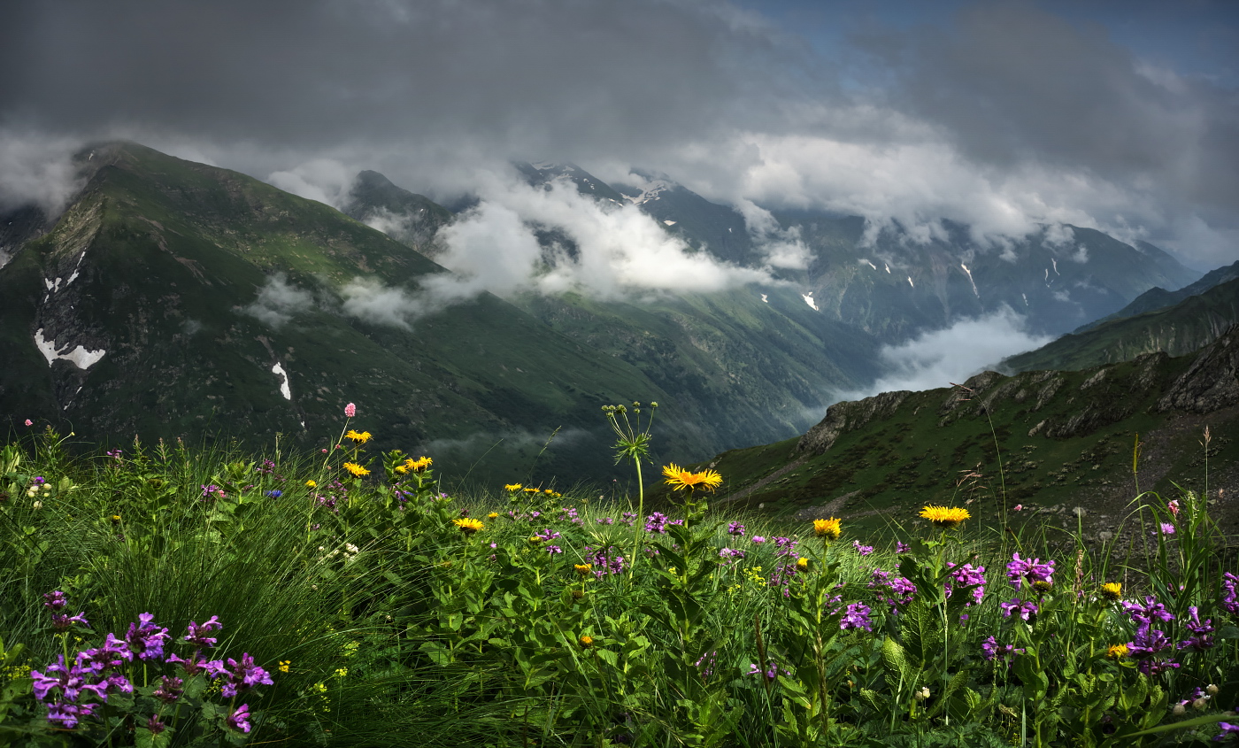 Sonnenuntergang in den Bergen