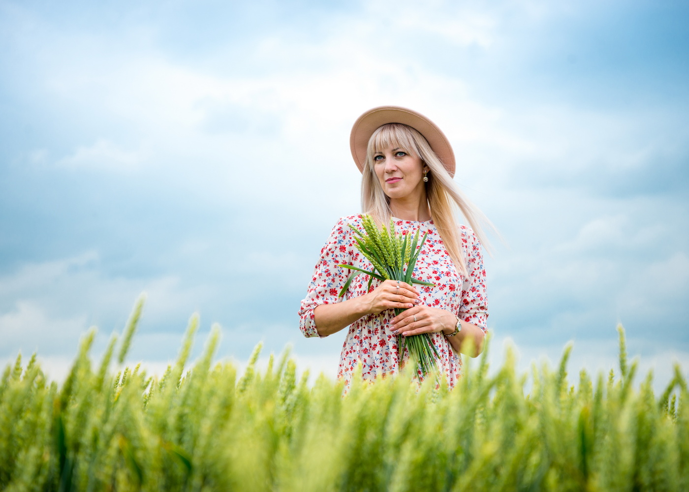 Das Mädchen in einem Hut